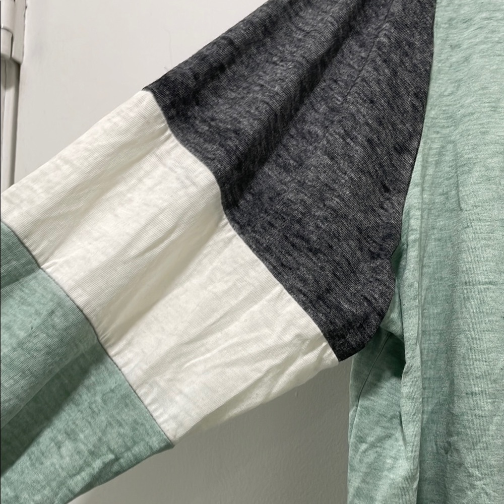 Maurices Women’s Graphic Long Sleeve Hooded Tee - Picture 7 of 11